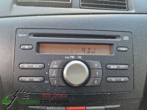 Gebruikte Radio CD Speler Daihatsu Cuore (L251/271/276) 1.0 12V DVVT Prijs op aanvraag aangeboden door Kleine Staarman B.V. Autodemontage