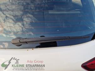 Gebruikte Ruitenwisserarm achter Hyundai i20 (GBB) 1.2i 16V Prijs op aanvraag aangeboden door Kleine Staarman B.V. Autodemontage