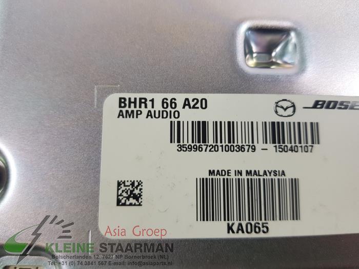Radio versterker van een Mazda 3 (BM/BN) 2.0 SkyActiv-G 165 16V 2016