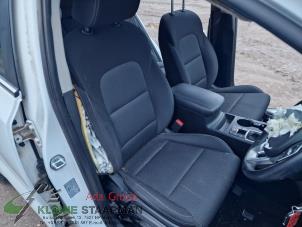 Gebruikte Voorstoel rechts Kia Sportage (QL) 1.6 CRDi 16V 136 Prijs op aanvraag aangeboden door Kleine Staarman B.V. Autodemontage