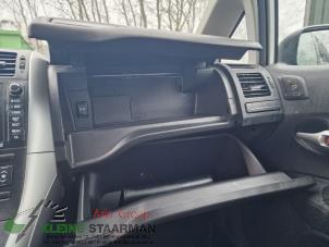 Gebruikte Dashboardkastje Toyota Auris (E15) 1.8 16V HSD Full Hybrid Prijs op aanvraag aangeboden door Kleine Staarman B.V. Autodemontage