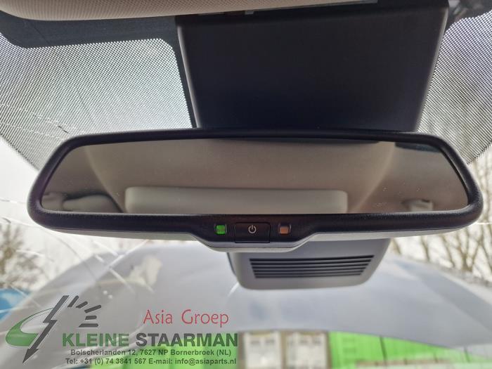 Binnenspiegel van een Nissan Qashqai (J11) 1.3 DIG-T 160 16V 2019