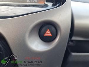 Gebruikte Schakelaar Paniekverlichting Toyota Aygo (B40) 1.0 12V VVT-i Prijs op aanvraag aangeboden door Kleine Staarman B.V. Autodemontage