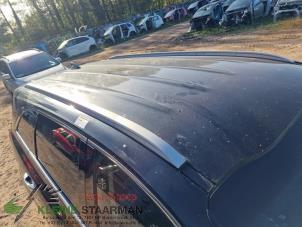 Gebruikte Dakrail rechts Kia Sorento III (UM) 2.2 CRDi 16V VGT 4x4 Prijs op aanvraag aangeboden door Kleine Staarman B.V. Autodemontage