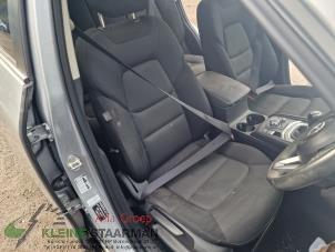 Gebruikte Voorstoel rechts Mazda CX-5 (KF) 2.2 SkyActiv-D 150 16V 2WD Prijs op aanvraag aangeboden door Kleine Staarman B.V. Autodemontage