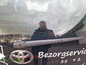 Gebruikte Ruitenwisserarm achter Toyota Aygo (B40) 1.0 12V VVT-i Prijs op aanvraag aangeboden door Kleine Staarman B.V. Autodemontage