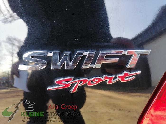 Schokdemper links-achter van een Suzuki Swift (ZC/ZD) 1.4 Booster Jet Sport Turbo 16V 2019