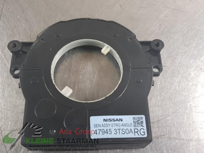 Gier sensor van een Nissan Note (E12) 1.2 DIG-S 98 2015