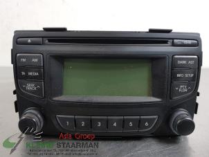 Gebruikte Radio CD Speler Hyundai iX20 (JC) 1.4i 16V Prijs op aanvraag aangeboden door Kleine Staarman B.V. Autodemontage