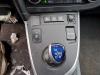Selectiehendel automaat van een Toyota Auris Touring Sports (E18), 2013 / 2018 1.8 16V Hybrid, Combi/o, Elektrisch Benzine, 1.798cc, 100kW (136pk), FWD, 2ZRFXE, 2013-07 / 2018-12, ZWE186L-DW; ZWE186R-DW 2014