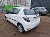 Carrosserie Hoek links-achter van een Toyota Yaris III (P13), 2010 / 2020 1.5 16V Hybrid, Hatchback, Elektrisch Benzine, 1.497cc, 74kW (101pk), FWD, 1NZFXE, 2012-03 / 2020-06, NHP13 2013
