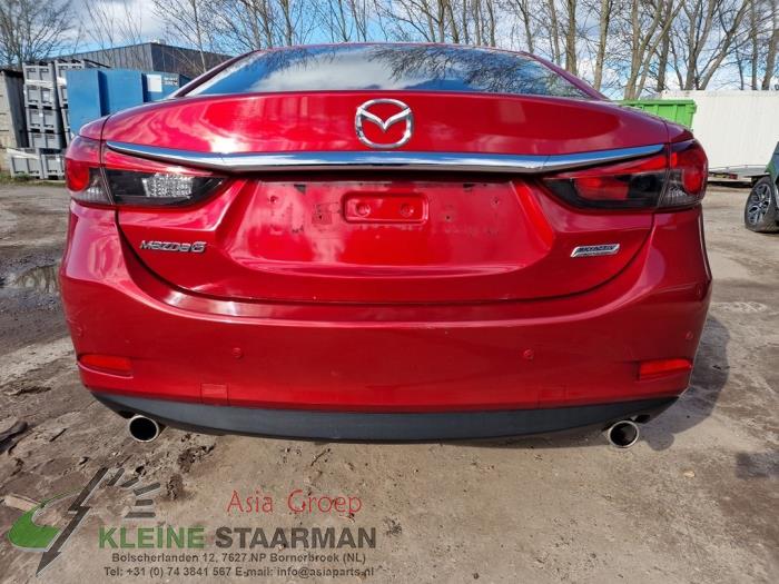 Bumper achter van een Mazda 6 (GJ/GH/GL) 2.2 SkyActiv-D 150 16V 2015