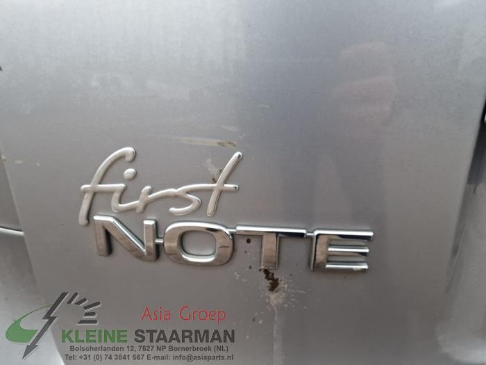 Brandstoftank van een Nissan Note (E11) 1.6 16V 2006