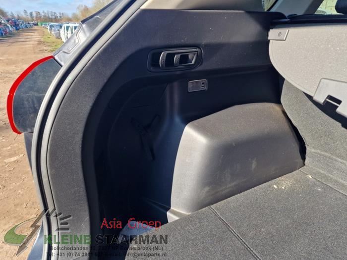 Kofferbakbekleding links van een Mazda CX-5 (KE,GH) 2.2 SkyActiv-D 150 16V 2WD 2015