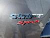Schokdemper rechts-achter van een Suzuki Swift (ZC/ZD), 2017 1.4 Booster Jet Sport Turbo 16V, Hatchback, 4Dr, Benzine, 1.373cc, 103kW (140pk), FWD, K14C, 2017-09, ZC33 2019