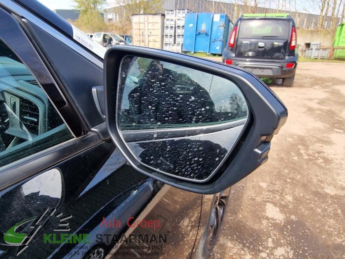 Buitenspiegel rechts van een Honda Civic (FK6/7/8/9) 1.0i VTEC Turbo 12V 2018