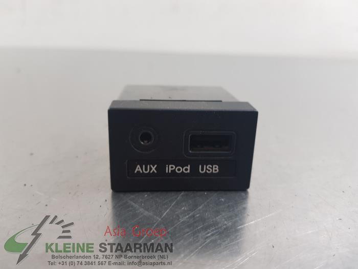 AUX/USB aansluiting van een Kia Picanto (TA) 1.2 16V 2012