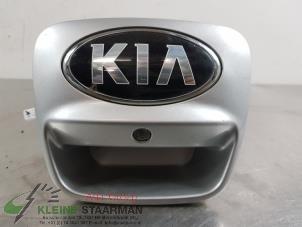 Gebruikte Handgreep Achterklep Kia Rio III (UB) 1.4 CVVT 16V Prijs op aanvraag aangeboden door Kleine Staarman B.V. Autodemontage