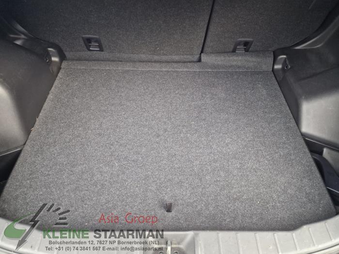 Vloerplaat bagageruimte van een Mitsubishi ASX 1.6 MIVEC 16V 2016