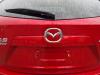 Achterklep Handgreep van een Mazda CX-5 (KE,GH), 2011 2.2 Skyactiv D 175 16V 4WD, SUV, Diesel, 2.191cc, 129kW (175pk), 4x4, SHY4, 2012-04 / 2017-06 2016