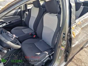 Gebruikte Voorstoel links Toyota Yaris III (P13) 1.5 16V Dual VVT-iE Prijs op aanvraag aangeboden door Kleine Staarman B.V. Autodemontage