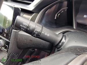 Gebruikte Richtingaanwijzer Schakelaar Honda Civic (FK6/7/8/9) 1.0i VTEC Turbo 12V Prijs op aanvraag aangeboden door Kleine Staarman B.V. Autodemontage