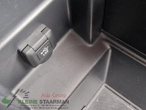 Gebruikte AUX/USB aansluiting Honda Civic (FK6/7/8/9) 1.0i VTEC Turbo 12V Prijs op aanvraag aangeboden door Kleine Staarman B.V. Autodemontage