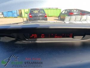 Gebruikte Display Interieur Mazda 5 (CWA9) 2.0i 16V Prijs op aanvraag aangeboden door Kleine Staarman B.V. Autodemontage