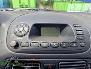 Gebruikte Radio Toyota Corolla (EB/ZZ/WZ/CD) 1.4 16V VVT-i Prijs op aanvraag aangeboden door Kleine Staarman B.V. Autodemontage