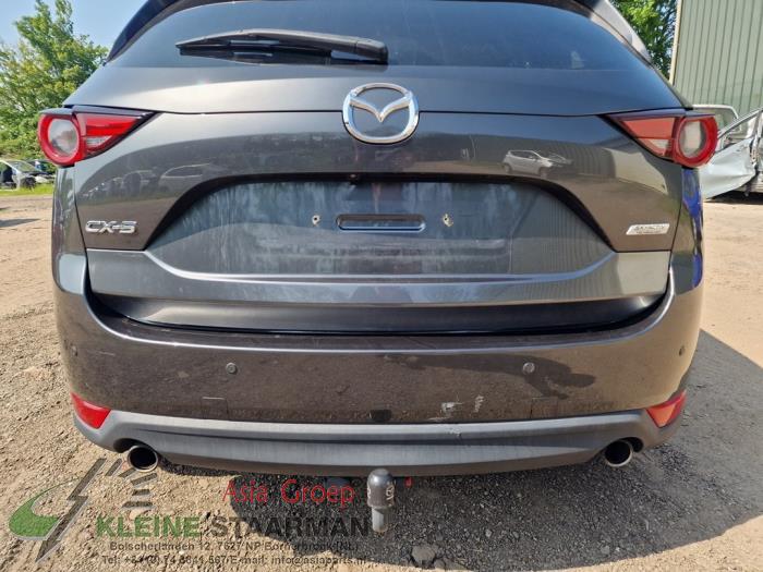 Bumper achter van een Mazda CX-5 (KF) 2.0 SkyActiv-G 165 16V 2WD 2018