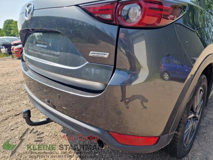 Bumper achter van een Mazda CX-5 (KF) 2.0 SkyActiv-G 165 16V 2WD 2018