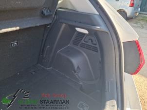 Gebruikte Kofferbakbekleding rechts Hyundai i20 (BC3) 1.0 T-GDI 100 Mild Hybrid 48V 12V Prijs op aanvraag aangeboden door Kleine Staarman B.V. Autodemontage