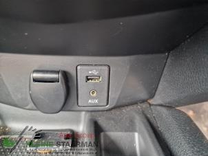 Gebruikte AUX/USB aansluiting Nissan X-Trail (T32) 1.6 Energy dCi Prijs op aanvraag aangeboden door Kleine Staarman B.V. Autodemontage