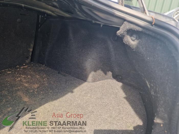 Kofferbakbekleding rechts van een Toyota GT 86 (ZN) 2.0 16V 2014