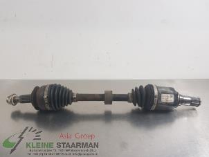 Gebruikte Aandrijfas links-voor Mazda CX-3 (DJ/DK) 1.5 Skyactiv D 105 16V Prijs € 90,00 Margeregeling aangeboden door Kleine Staarman B.V. Autodemontage