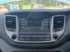 Radio van een Hyundai Tucson (TL), 2015 1.6 GDI 16V, SUV, Benzine, 1.591cc, 97kW (132pk), Voorwiel, G4FD, 2015-09, TLEF5P21; TLEF5P31 2017