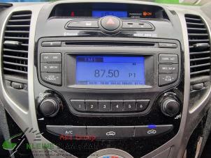 Gebruikte Radio CD Speler Hyundai iX20 (JC) 1.4i 16V Prijs op aanvraag aangeboden door Kleine Staarman B.V. Autodemontage