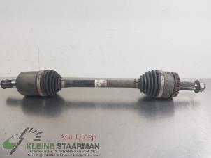 Gebruikte Aandrijfas links-voor Hyundai Tucson (TL) 2.0 CRDi 16V High Power 4WD Prijs € 90,00 Margeregeling aangeboden door Kleine Staarman B.V. Autodemontage