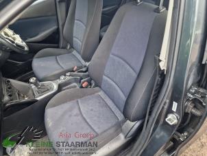 Gebruikte Voorstoel links Mazda 2 (DJ/DL) 1.5 SkyActiv-G 90 Prijs op aanvraag aangeboden door Kleine Staarman B.V. Autodemontage