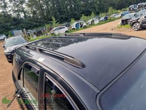 Gebruikte Dakrail rechts Kia Sorento I (JC) 3.3 V6 24V Prijs op aanvraag aangeboden door Kleine Staarman B.V. Autodemontage