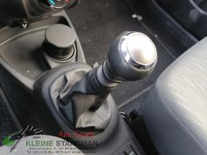 Gebruikte Pookknop Toyota Yaris II (P9) 1.33 16V Dual VVT-I Prijs op aanvraag aangeboden door Kleine Staarman B.V. Autodemontage