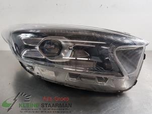 Gebruikte Koplamp rechts Kia Xceed 1.6 CRDi 16V 136 Eco-Dynamics+ Prijs op aanvraag aangeboden door Kleine Staarman B.V. Autodemontage