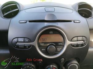 Gebruikte Radio CD Speler Mazda 2 (DE) 1.3 16V S-VT High Power Prijs op aanvraag aangeboden door Kleine Staarman B.V. Autodemontage