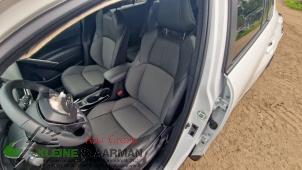 Gebruikte Voorstoel links Toyota Corolla Cross 2.0 VVT-i 16V Hybrid Prijs op aanvraag aangeboden door Kleine Staarman B.V. Autodemontage