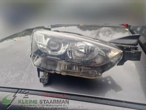 Gebruikte Rechter Koplamp Mazda CX-3 2.0 SkyActiv-G 120 Prijs op aanvraag aangeboden door Kleine Staarman B.V. Autodemontage