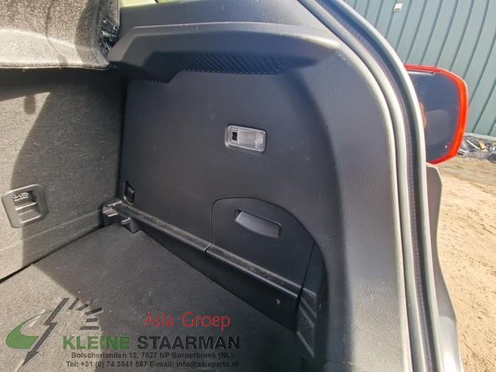 Kofferbakbekleding rechts van een Mazda CX-3 2.0 SkyActiv-G 120 2019