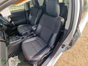 Gebruikte Voorstoel links Toyota Auris (E18) 1.8 16V Hybrid Prijs op aanvraag aangeboden door Kleine Staarman B.V. Autodemontage