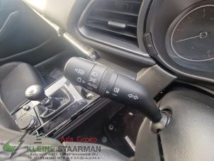 Gebruikte Knipperlicht Schakelaar Mazda CX-30 (DM) 2.0 e-SkyActiv-G 122 16V Prijs op aanvraag aangeboden door Kleine Staarman B.V. Autodemontage