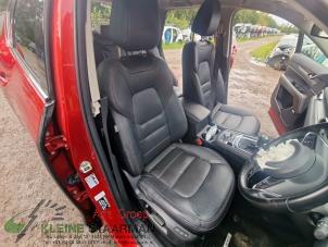 Gebruikte Voorstoel rechts Mazda CX-5 (KF) 2.2 SkyActiv-D 175 16V 4WD Prijs op aanvraag aangeboden door Kleine Staarman B.V. Autodemontage