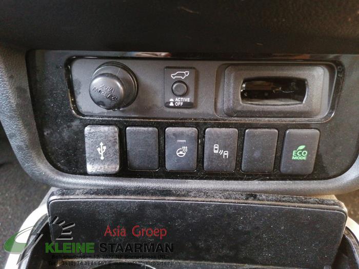 AUX/USB aansluiting van een Mitsubishi Outlander (GF/GG) 2.0 16V 4x4 2019